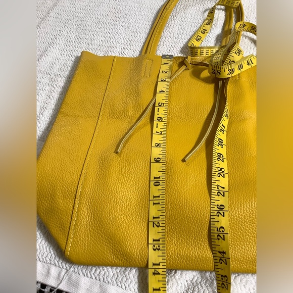 CHALA YELLOW ITALIAN SOFT LEATHER TOTE BAG. - Picture 10 of 12